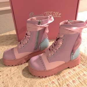 Sugar Thrillz by Dollskill NIB NWT BUBBLEGUM PARTY COMBAT BOOTS size 8